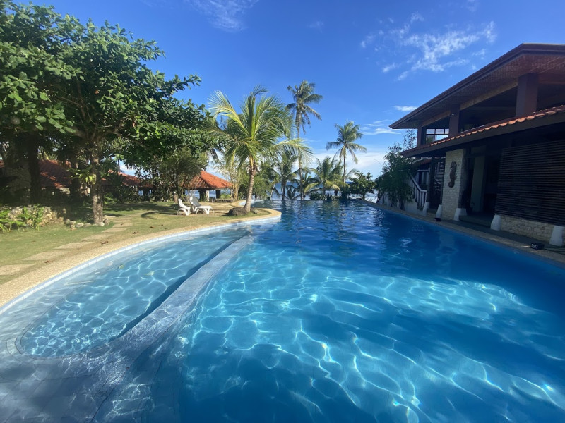 Island View Beachfront Resort